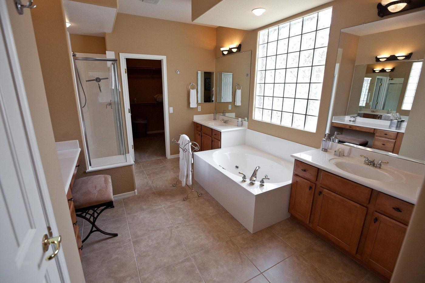 Double vanity bathroom