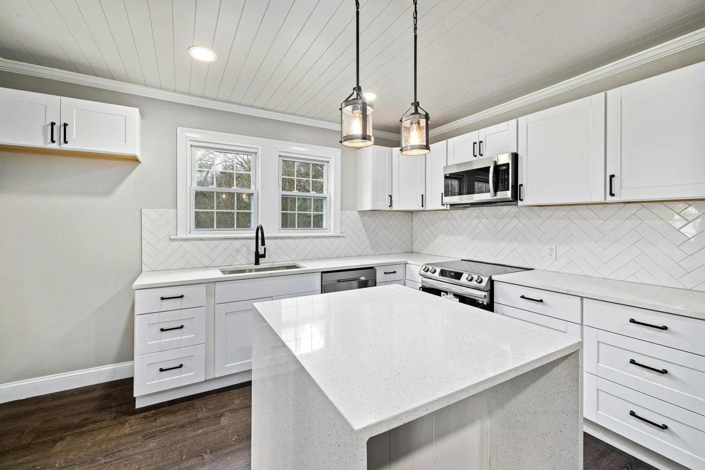 White shaker kitchen